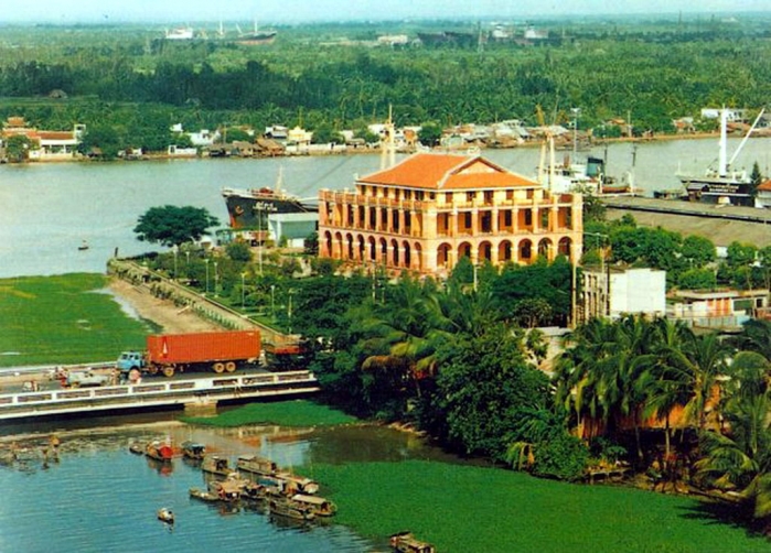Quai de la Maison du Dragon –Musée Hô Chi Minh